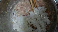 美味的炸肉丸子做法图解4)