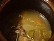 青红萝卜鸡架汤做法图解2)