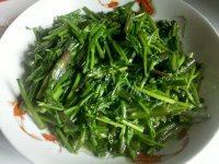 口感饱满的清炒水芹菜