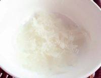 美味的冰糖炖燕窝做法图解4)