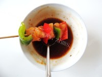 可口的彩椒鸡肉串做法图解6)