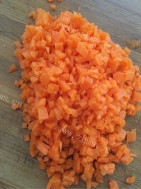 美味的猪肉胡萝卜饺子做法图解2)