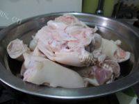 美味的腐乳猪蹄做法图解2)