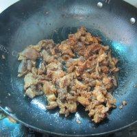 自制土豆烧牛腩做法图解4)