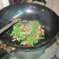常吃不腻的四季豆炒肉做法图解6)
