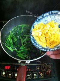自制菠菜炒鸡蛋做法图解6)
