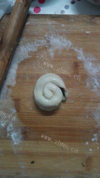 香酥的快手葱油饼做法图解4)