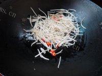 让人怀念的韭菜炒豆芽做法图解4)