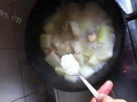 美味的薏米冬瓜排骨汤的做法图解五