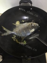 家常菜烧鲳鱼做法图解4)