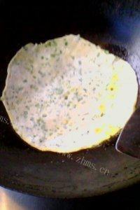 秀色可餐的鸡蛋葱油饼做法图解11)