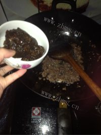 自制牛肉酱做法图解4)