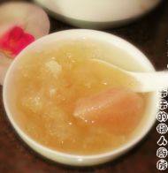 美味的银耳炖梨