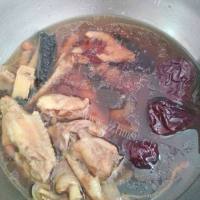 灵芝桂圆煮鸡汤