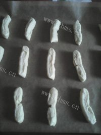 自制蝴蝶酥做法图解7)