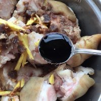 美味的腐乳猪蹄做法图解3)