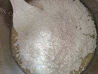 自制红豆沙月饼做法图解2)