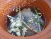 美味的棒骨莴笋汤做法图解6)
