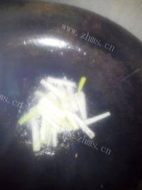 家常菜清炒胡萝卜丝做法图解3)