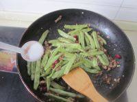 十分诱人的干煸豆角做法图解7)