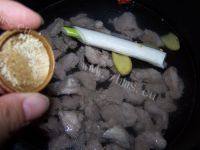 美味的羊肉粉丝汤做法图解5)