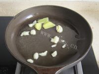 色味俱佳的香菇鸡腿焖饭做法图解8)