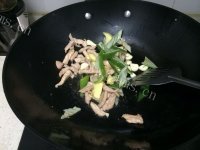 家常菜杏鲍菇炒肉丝做法图解3)