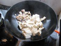 家常菜五花肉烧豆腐做法图解6)