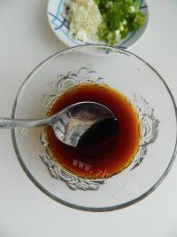 意犹未尽的蒜蓉粉丝蒸扇贝做法图解3)