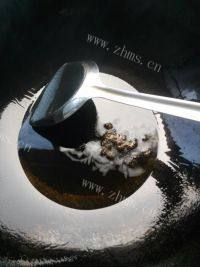 色泽鲜亮的青椒玉米做法图解2)