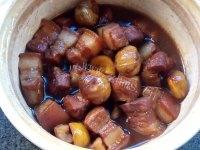 美味的板栗红烧肉