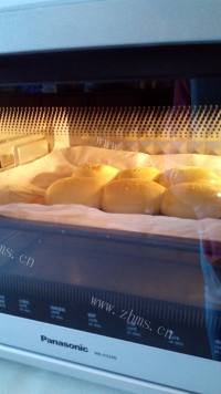 自制牛奶小面包做法图解16)