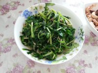 营养丰富的虾皮炒韭菜做法图解9)