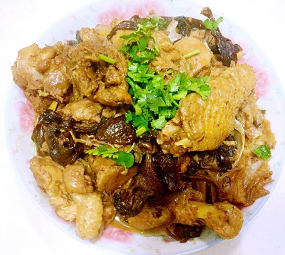 美味的小鸡炖蘑菇