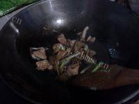 家常菜肉片炒茭白做法图解6)