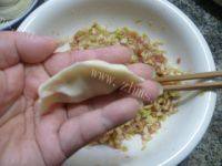 色味俱全的白菜猪肉馅饺子做法图解12)