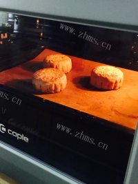 香气浓郁的传统五仁月饼做法图解17)