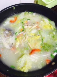 美味的鱼头白菜汤
