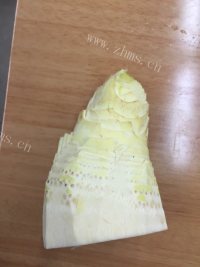 清脆爽口的油焖笋做法图解1)