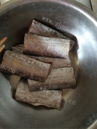 酸甜的糖醋带鱼做法图解1)