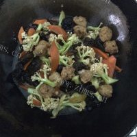 清香丸子炖蔬菜的做法图解八