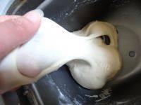 自制葱香肉松面包卷做法图解11)
