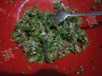 妈妈教我做韭菜猪肉饺子做法图解5)