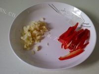美味的热拌银针菇做法图解3)