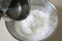 回味无穷的虾皮韭菜盒子做法图解2)