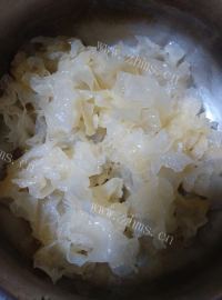 美味冰糖银耳糖水做法图解2)