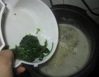 味道极佳的菠菜猪肝粥做法图解11)