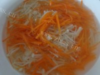 诱人的凉拌金针菇做法图解8)