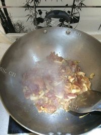 色香味浓的平菇炒肉做法图解7)