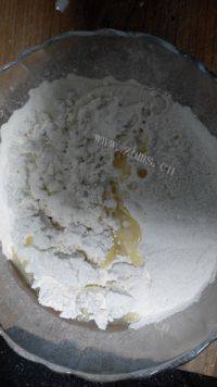 自制葱香苏打饼干做法图解4)
